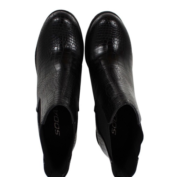 BLACK Croc Soda Booties. - Picture 6 of 9